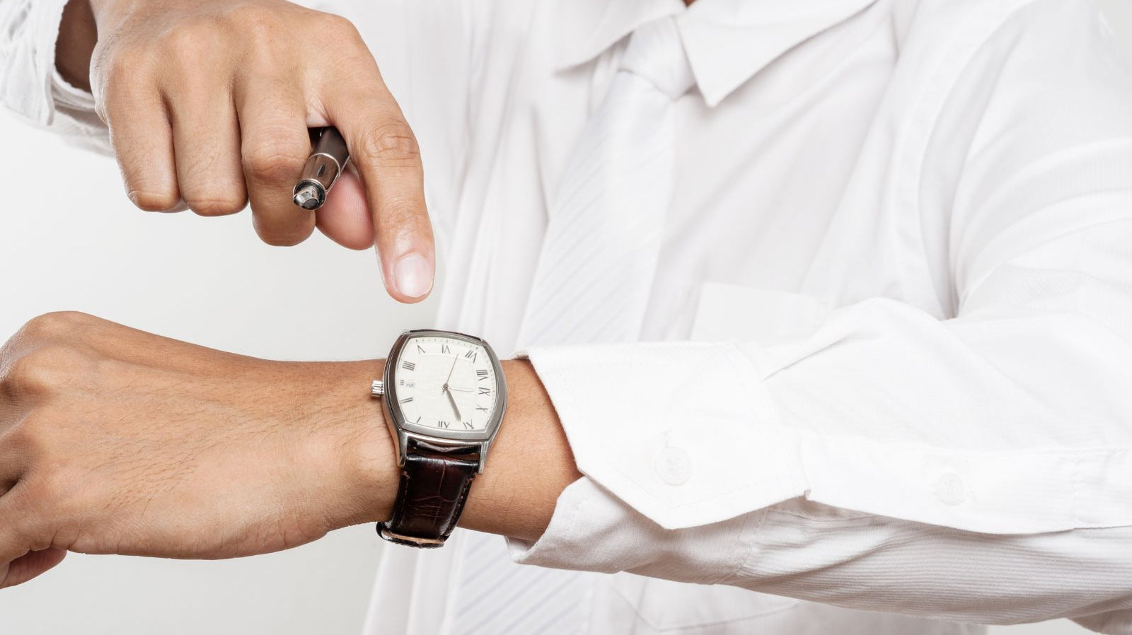 Uhrenarmbänder pflegen: Tipps für maximale Langlebigkeit